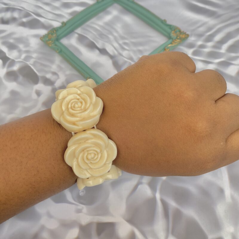 Rose detailed bracelet